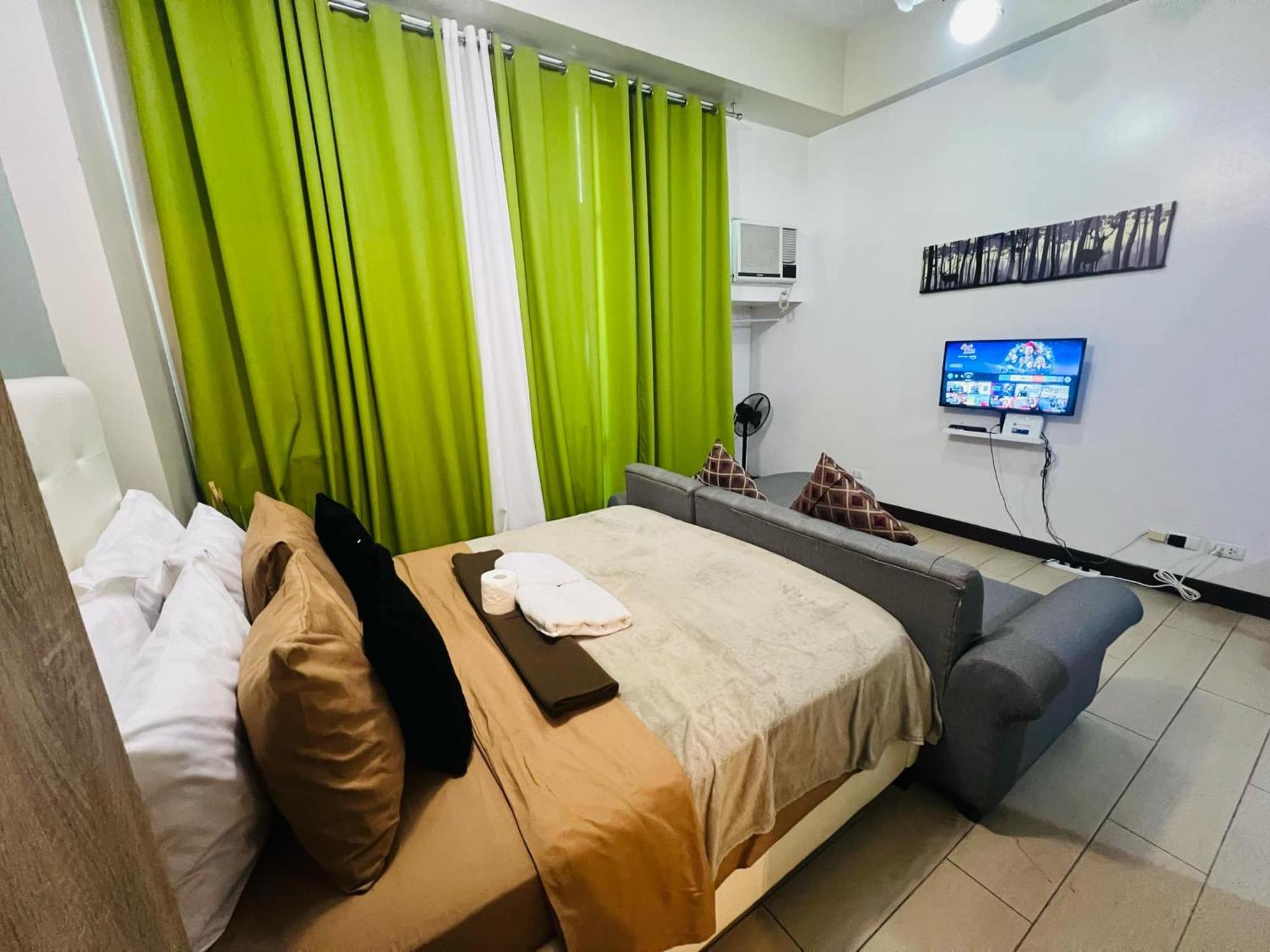 Apartment Two Palm Tree - 1o With Balcony - Across Terminal 3 Airport *