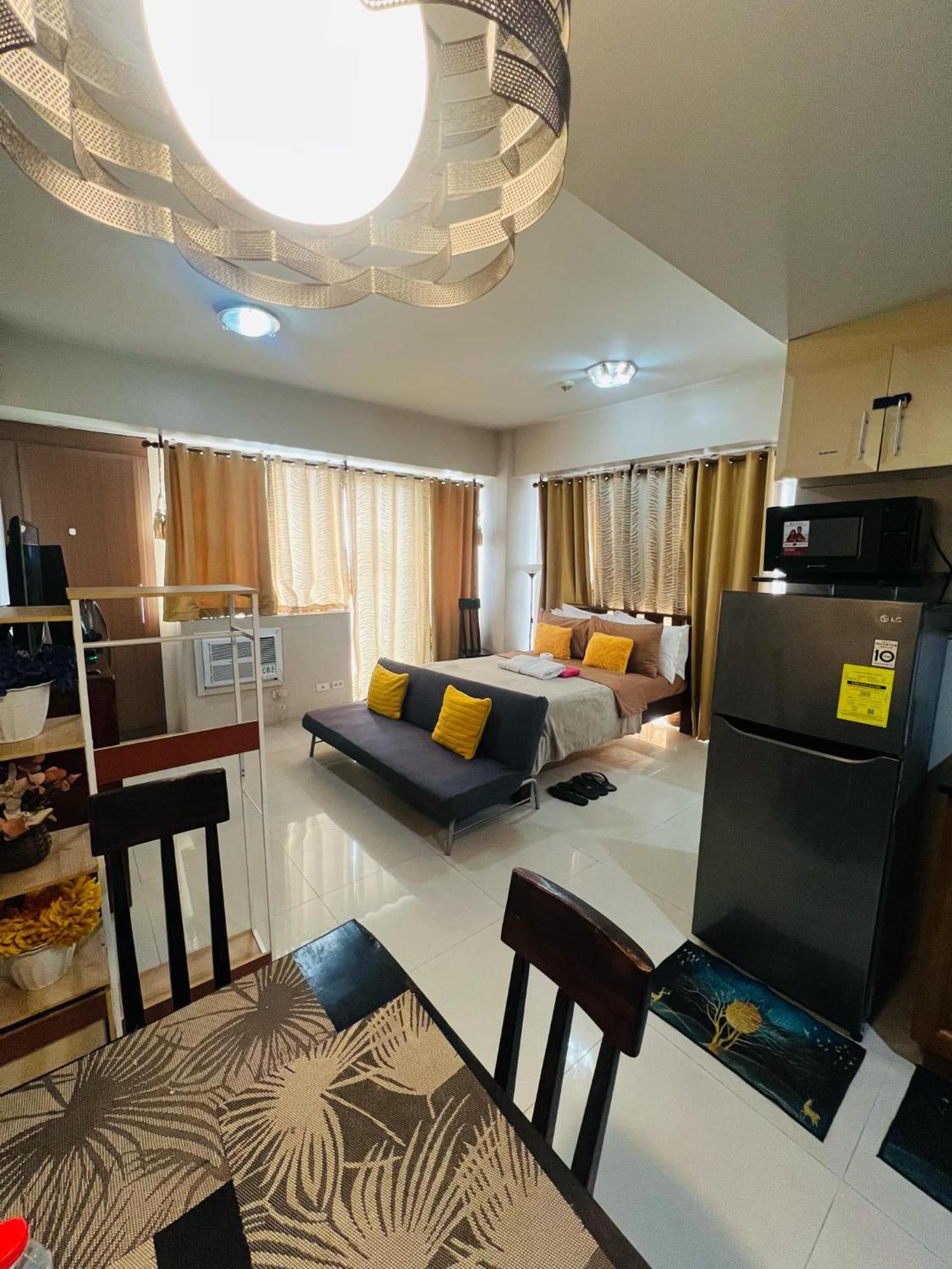 One Palm Tree - 7o With Balcony - Across Terminal 3 Airport * Manila