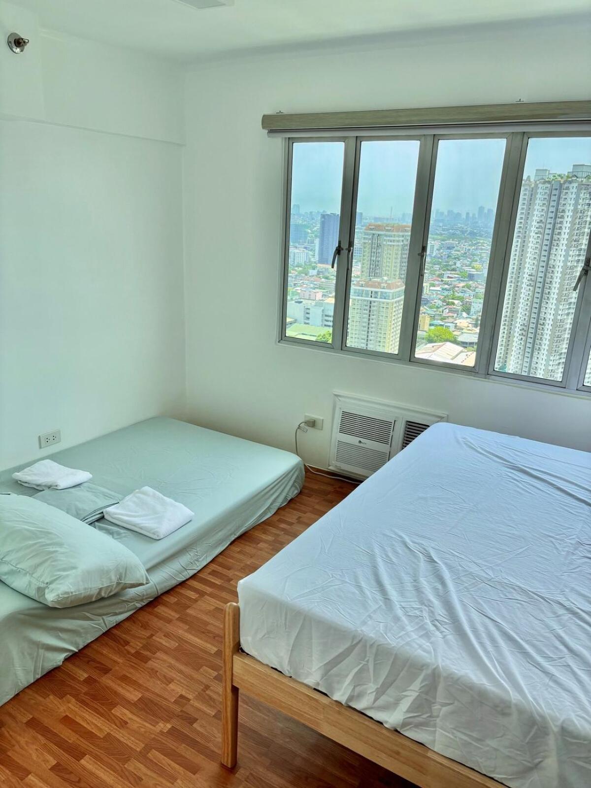 Apartment Loft-type In Mandaluyong With Views And Parking Manila