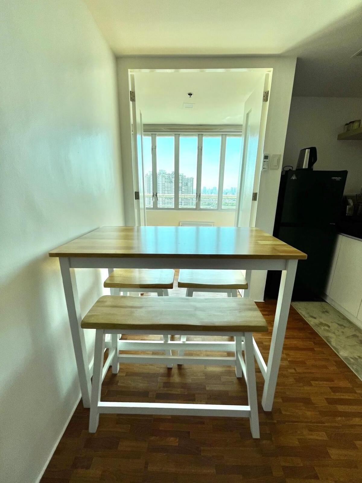 Loft-type In Mandaluyong With Views And Parking