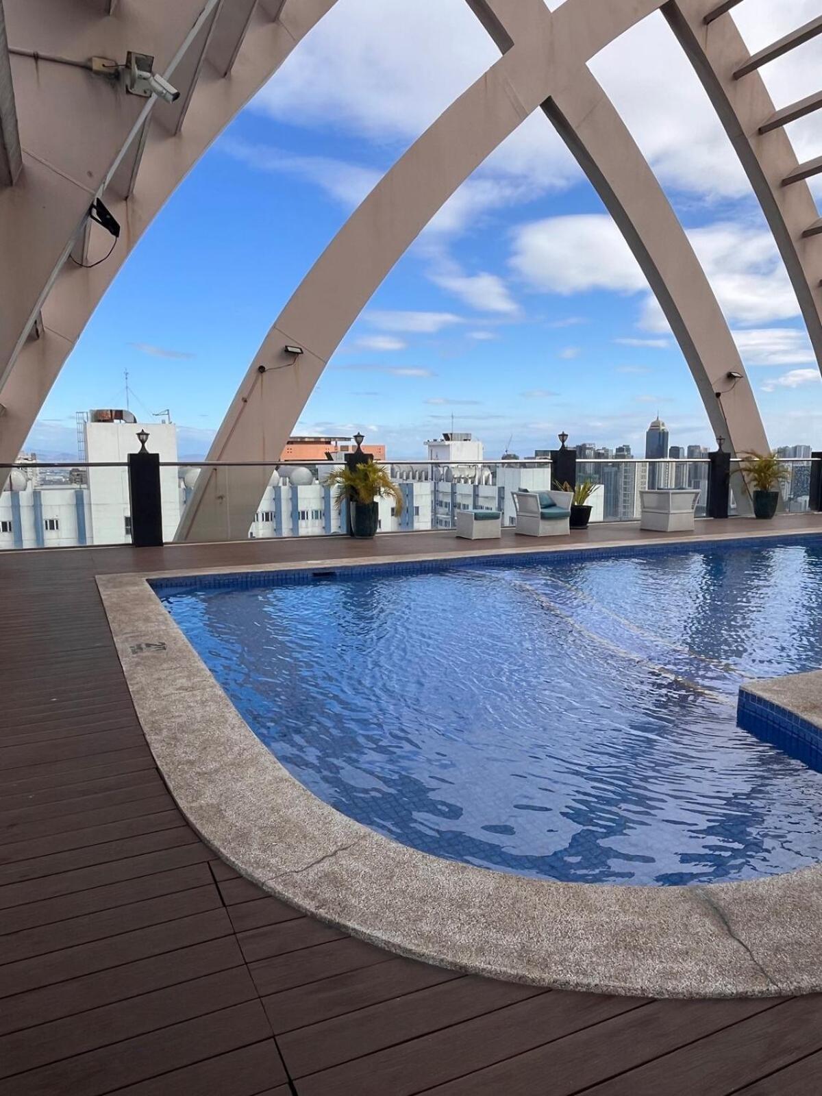 Apartment Loft-type In Mandaluyong With Views And Parking *