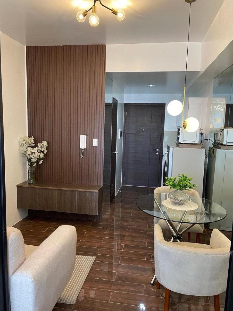 Makati Skyline Apartment *