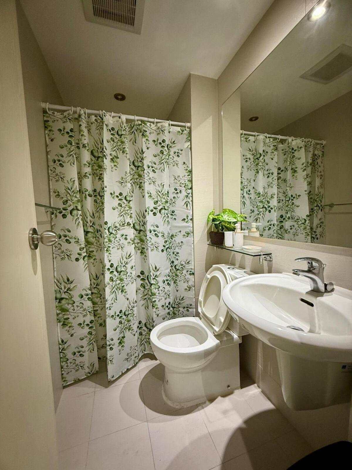 Verte Hideaway At Azure Residences - Urban Escape Apartment *