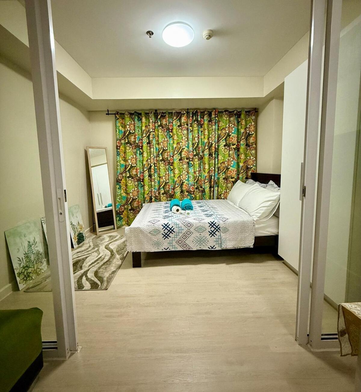 Verte Hideaway At Azure Residences - Urban Escape Manila