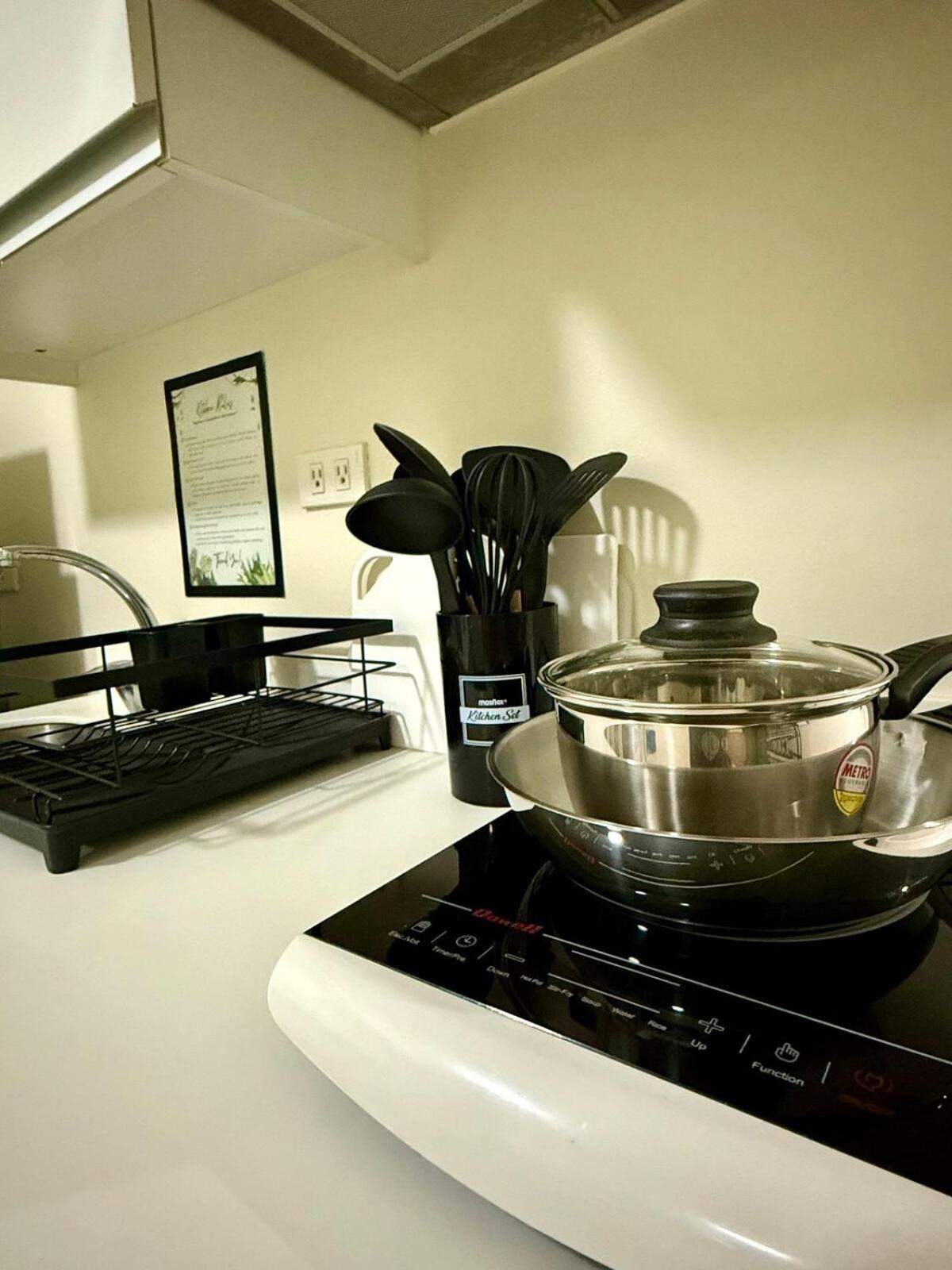 Verte Hideaway At Azure Residences - Urban Escape Apartment