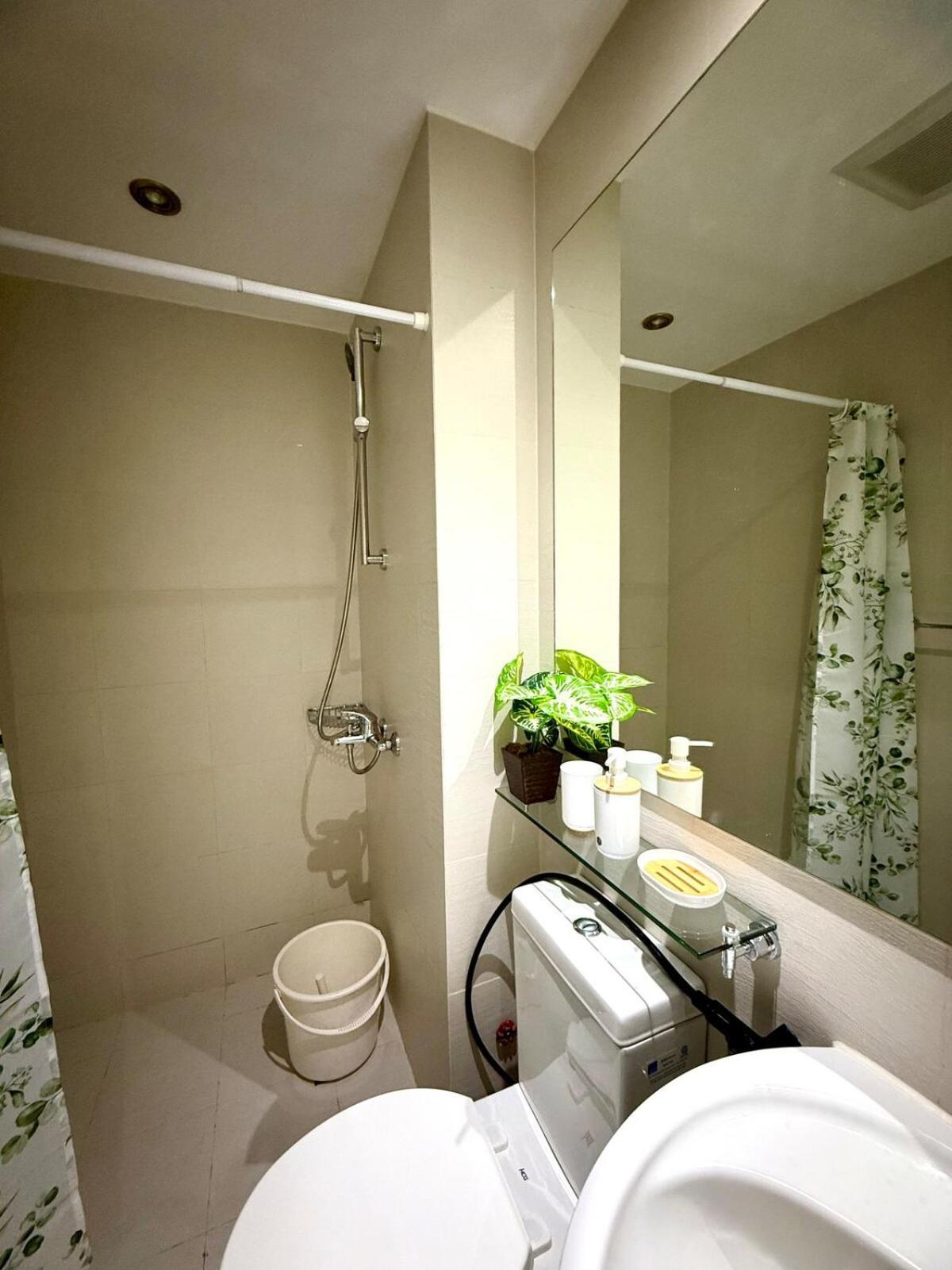 Verte Hideaway At Azure Residences - Urban Escape Manila