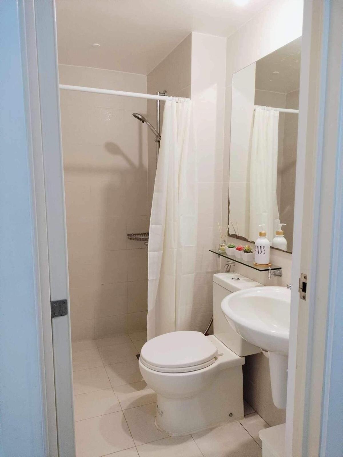Grand Caliya Condotel Azure Paranaque Apartment