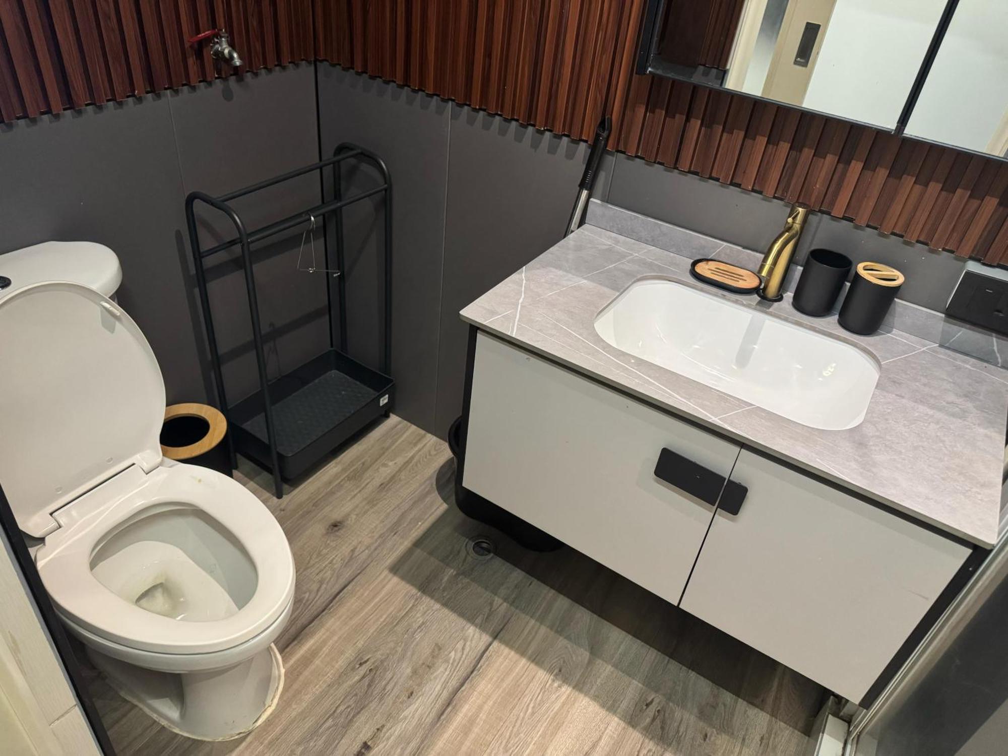Mh Oasis Modern Condotel Sea Residences 5* Manila