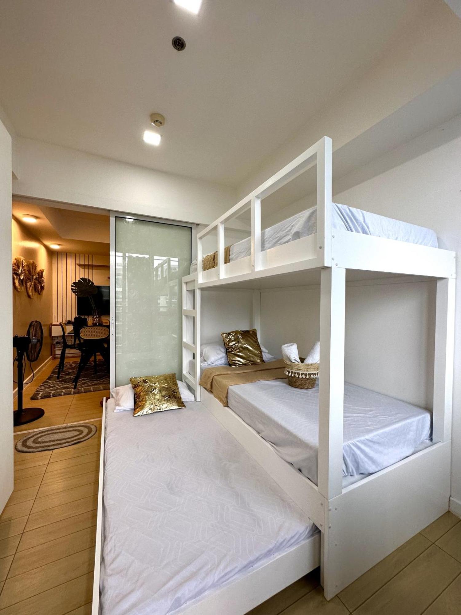 Apartment The Bahamas And Maldives At Azure Residences Near Airport Manila