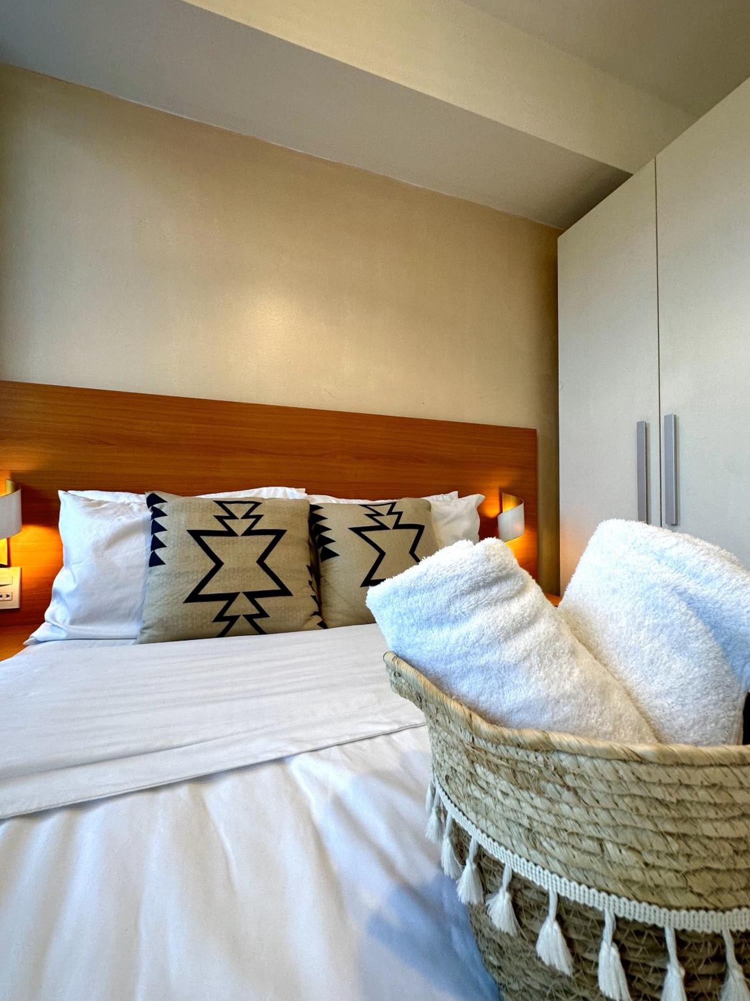 Apartment The Bahamas And Maldives At Azure Residences Near Airport *