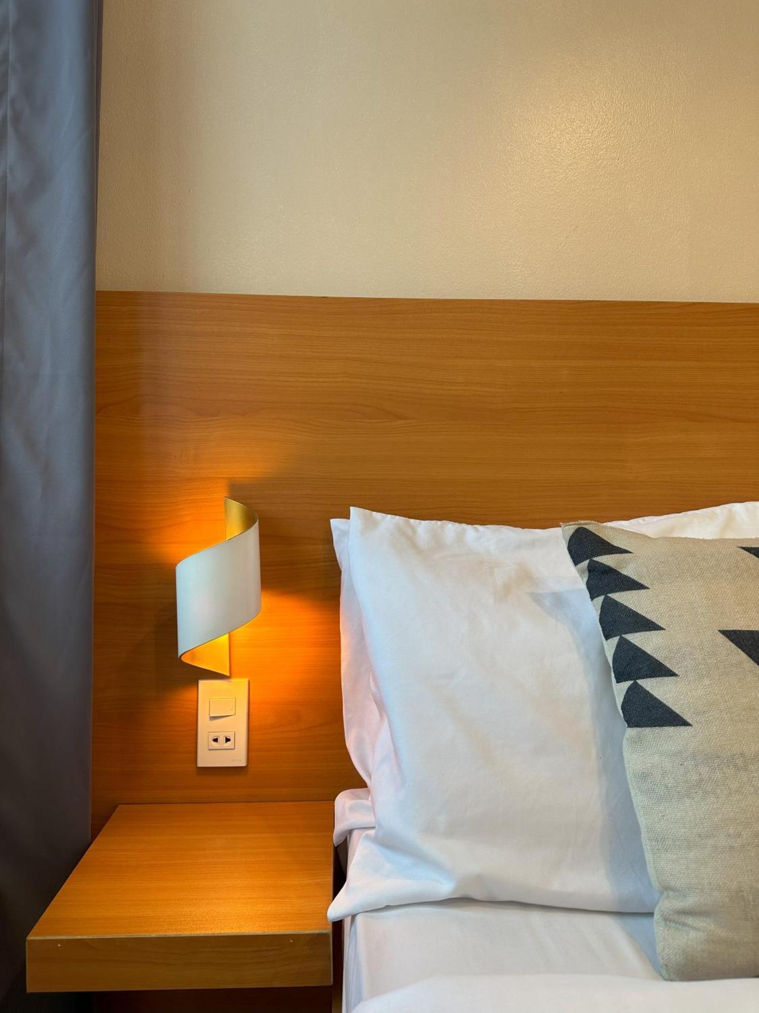 The Bahamas And Maldives At Azure Residences Near Airport Apartment Manila