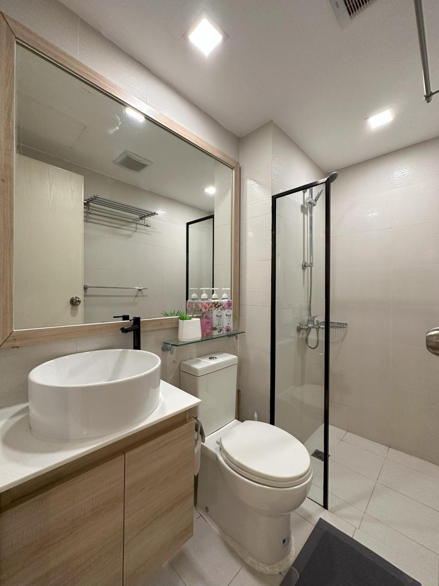 The Bahamas And Maldives At Azure Residences Near Airport Apartment *