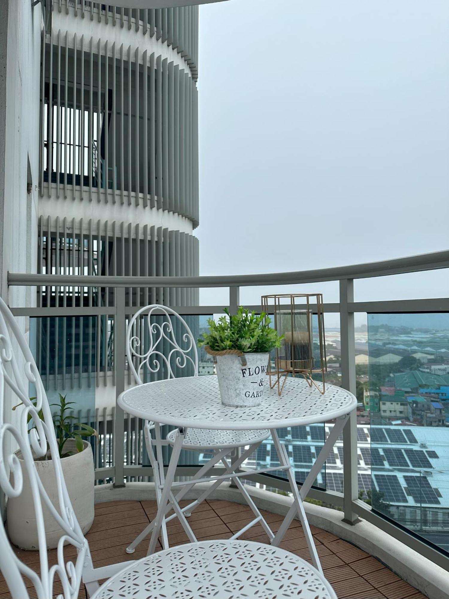 The Bahamas And Maldives At Azure Residences Near Airport Apartment Manila