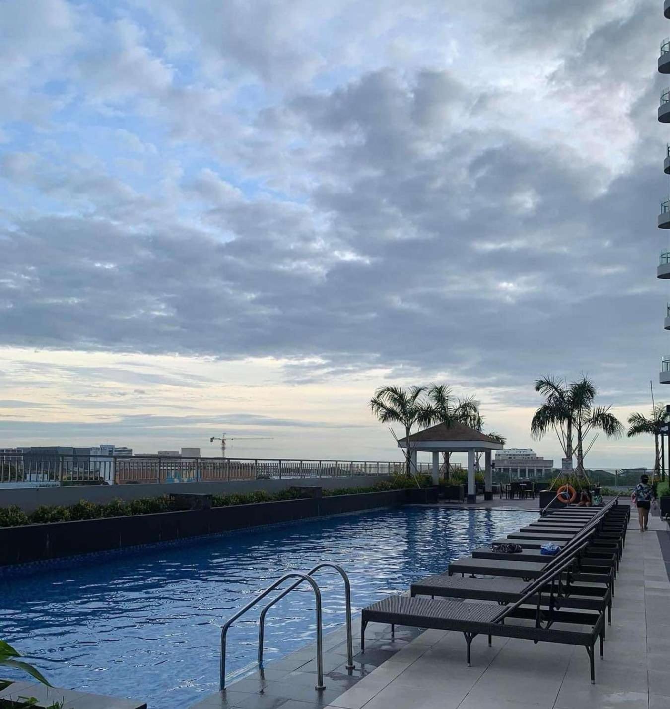 Lj's Escape 2br Coast Residences