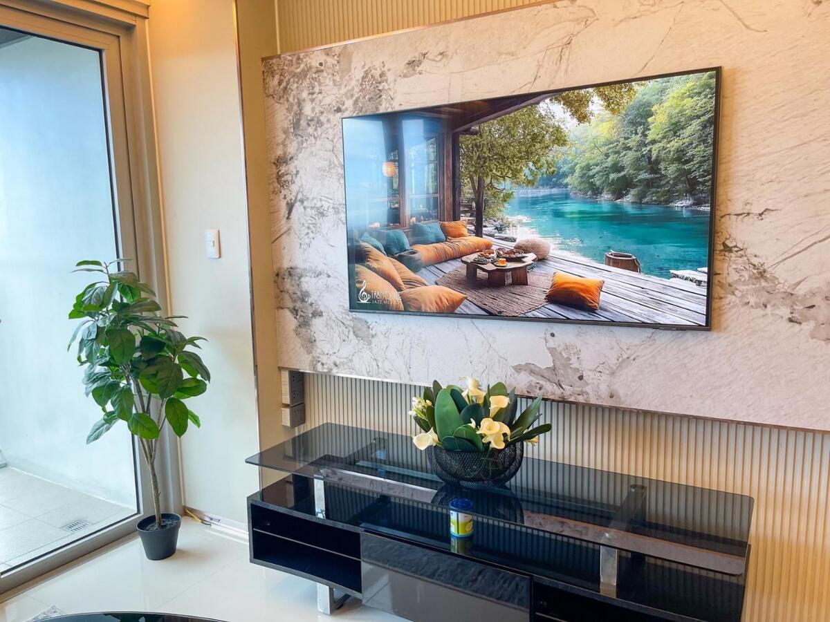Luxury 1br Across Okada, Solaire