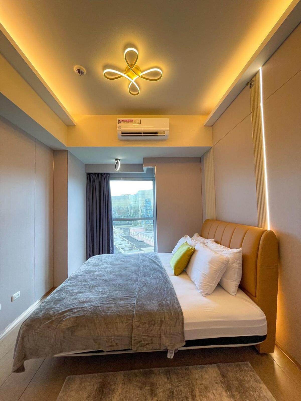 Luxury 1br Across Okada, Solaire