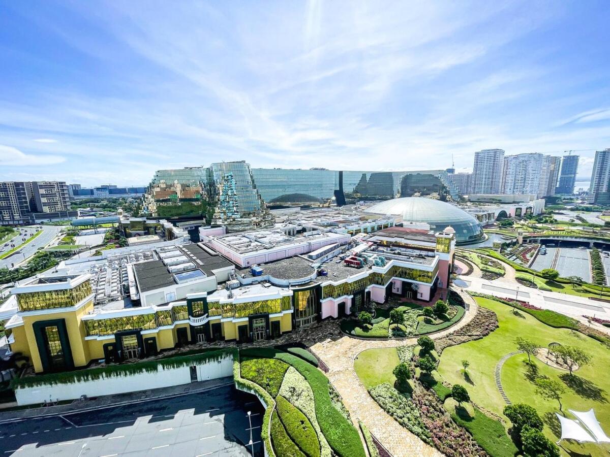 Luxury 1br Across Okada, Solaire *