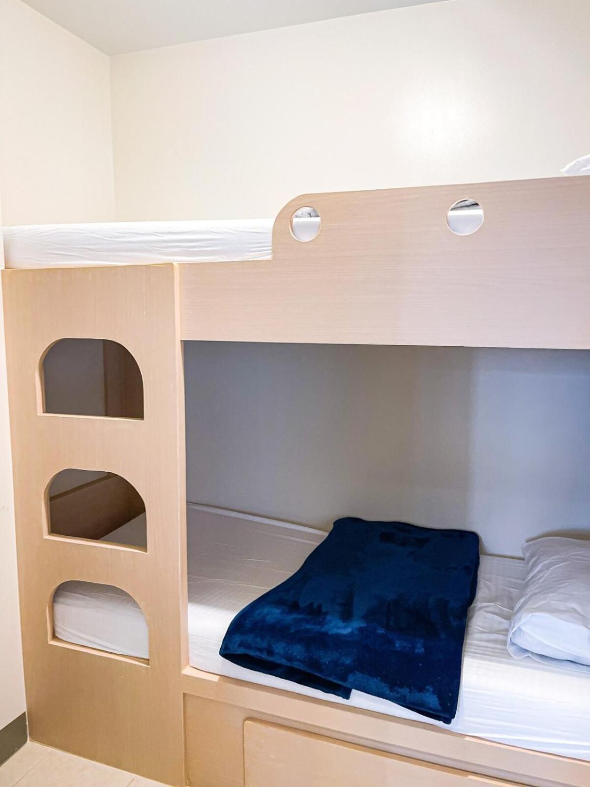 Spacious 3br Across Okada And Solaire Manila