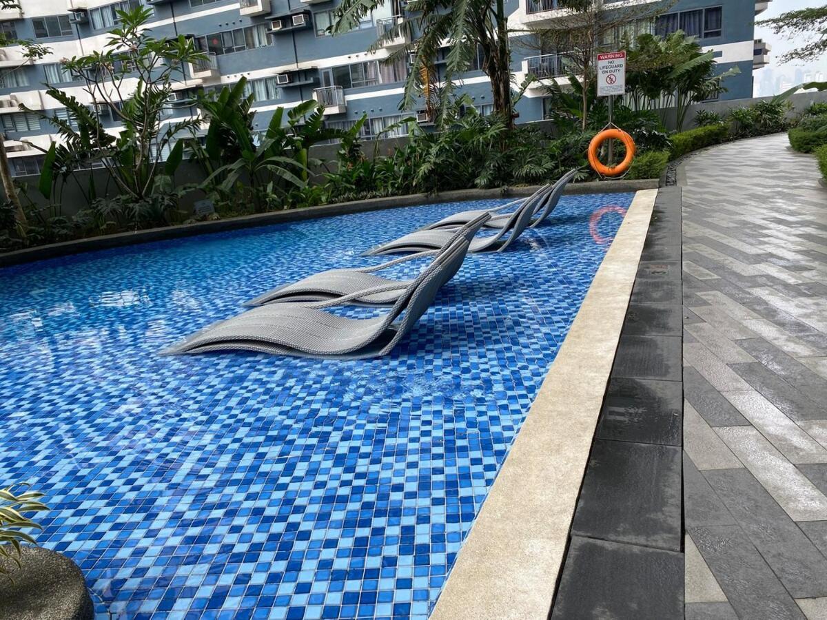 Apartment Family Oasis Makati 2 Bedroom 1 Kiddo 300 Mbps Fast Net *