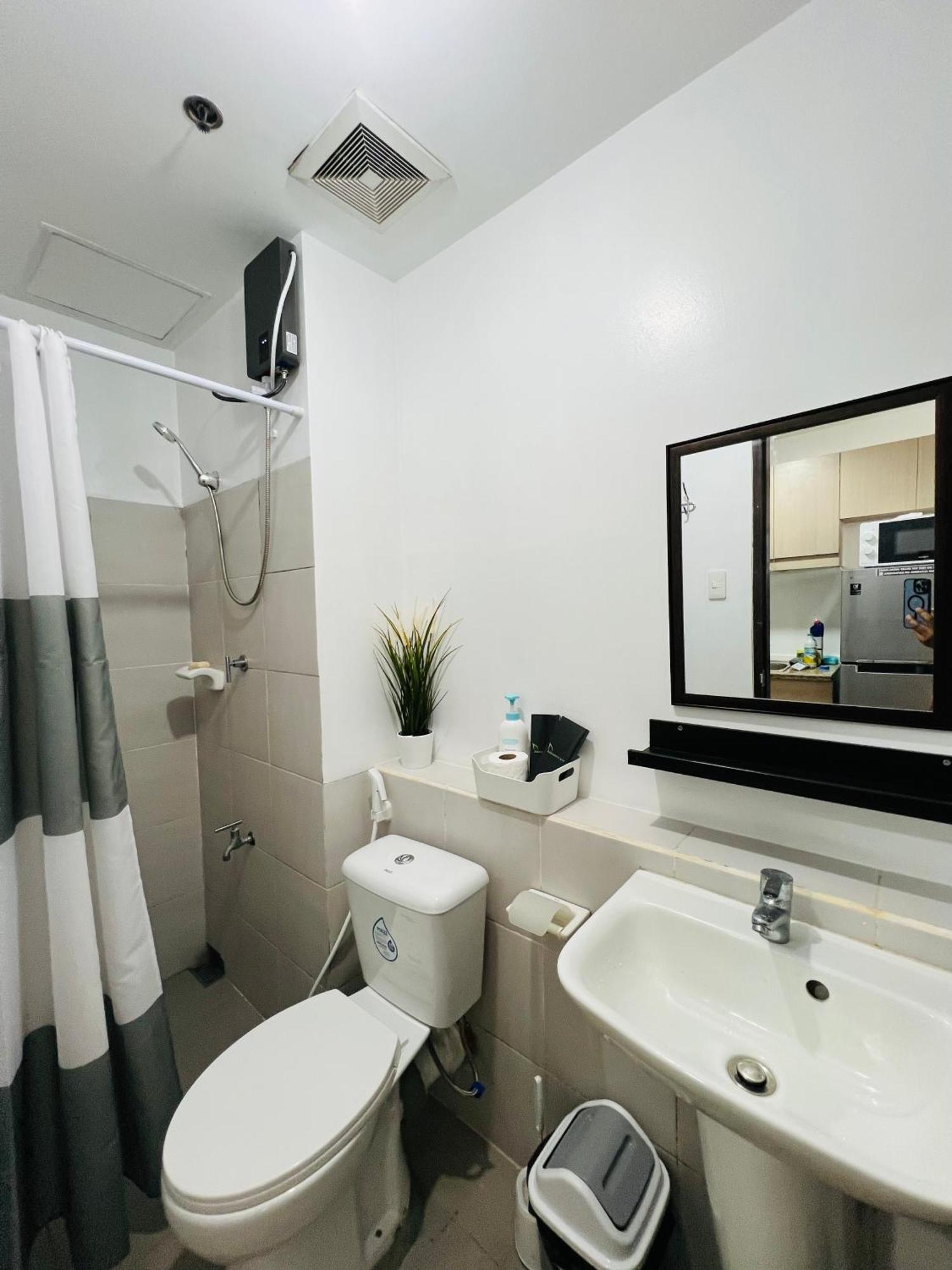 Vinia Infinity 3 Near Malls And Mrt Station * Manila