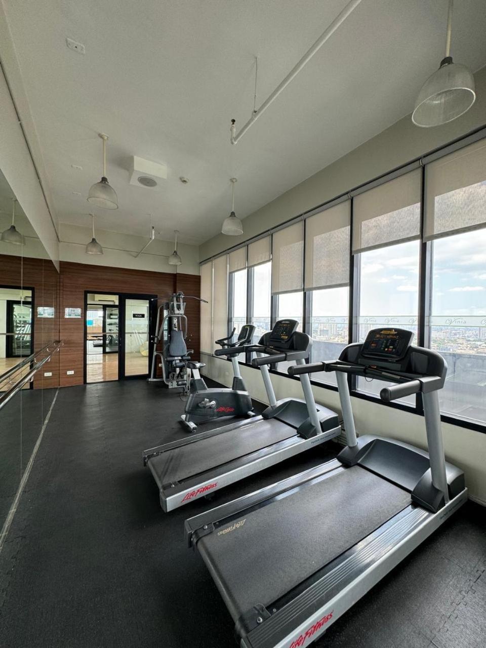 Vinia Infinity 3 Near Malls And Mrt Station *