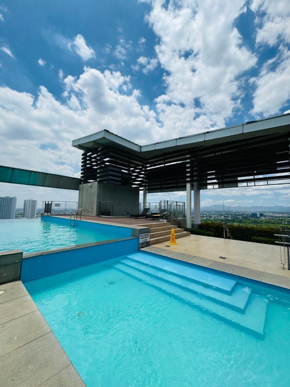 Vinia Infinity 3 Near Malls And Mrt Station Manila