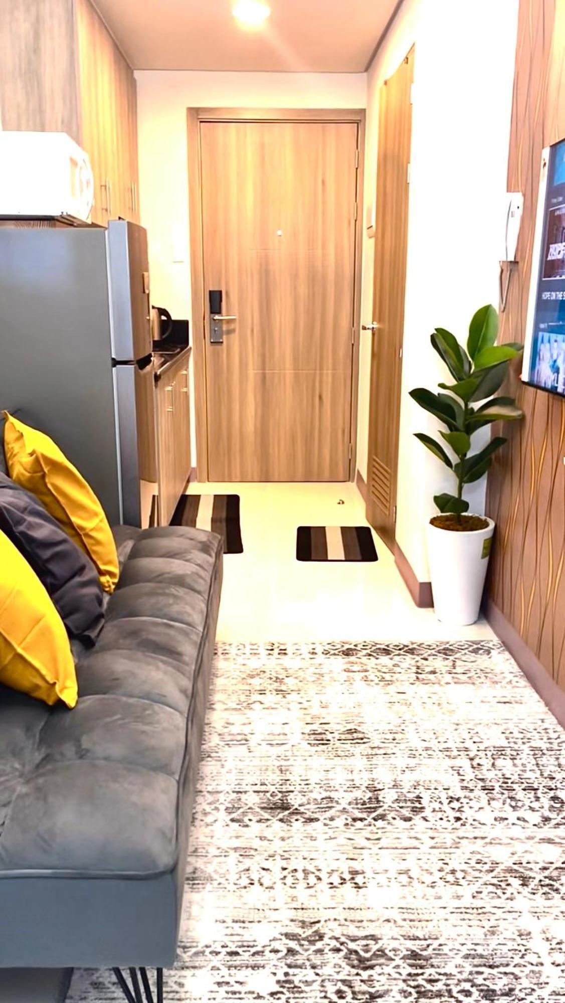 Stunning With Balcony Apartment Manila