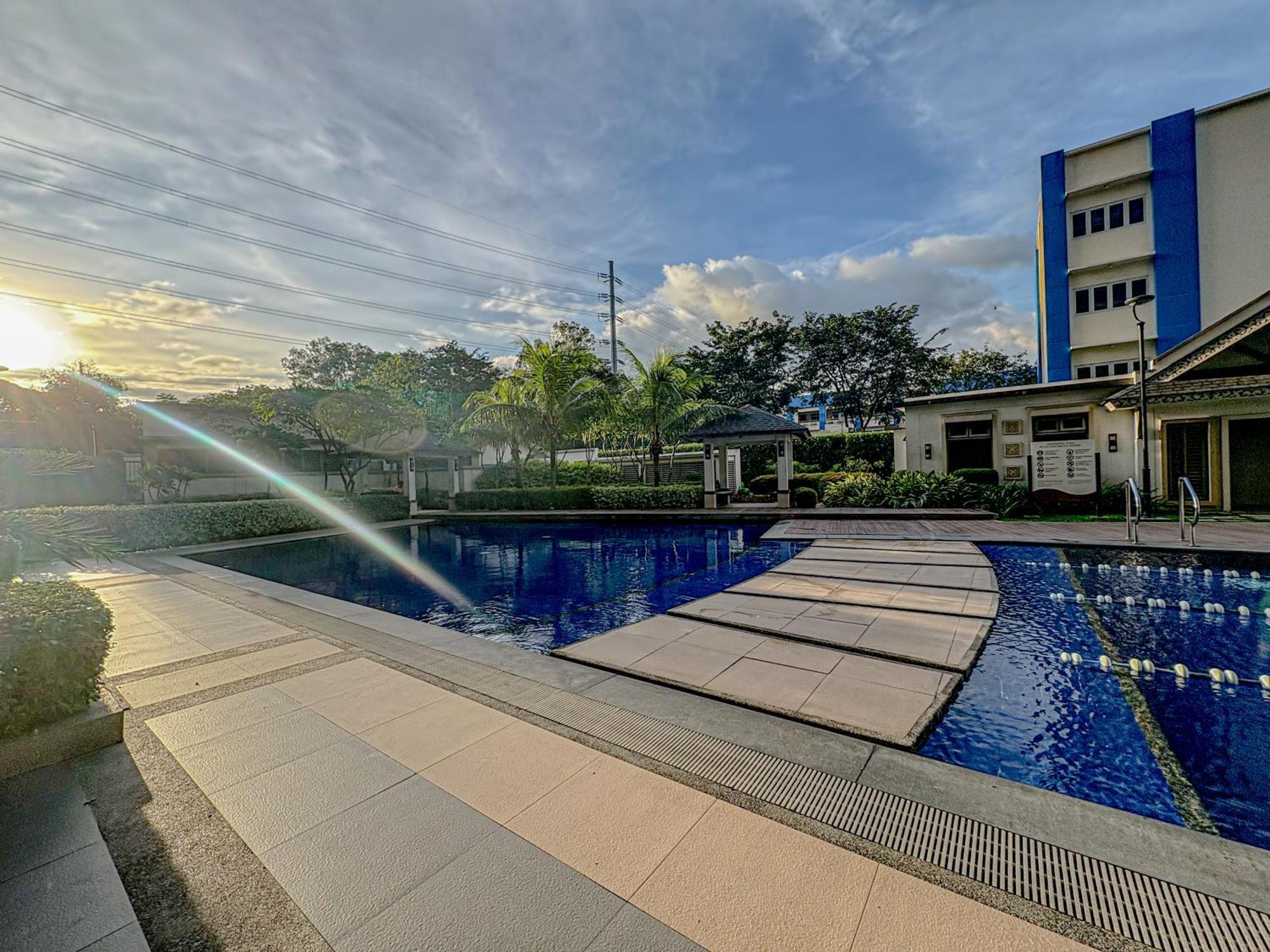 Spacious With Queen Size Bed And 15mins Away To Naiat3 Airport * Manila