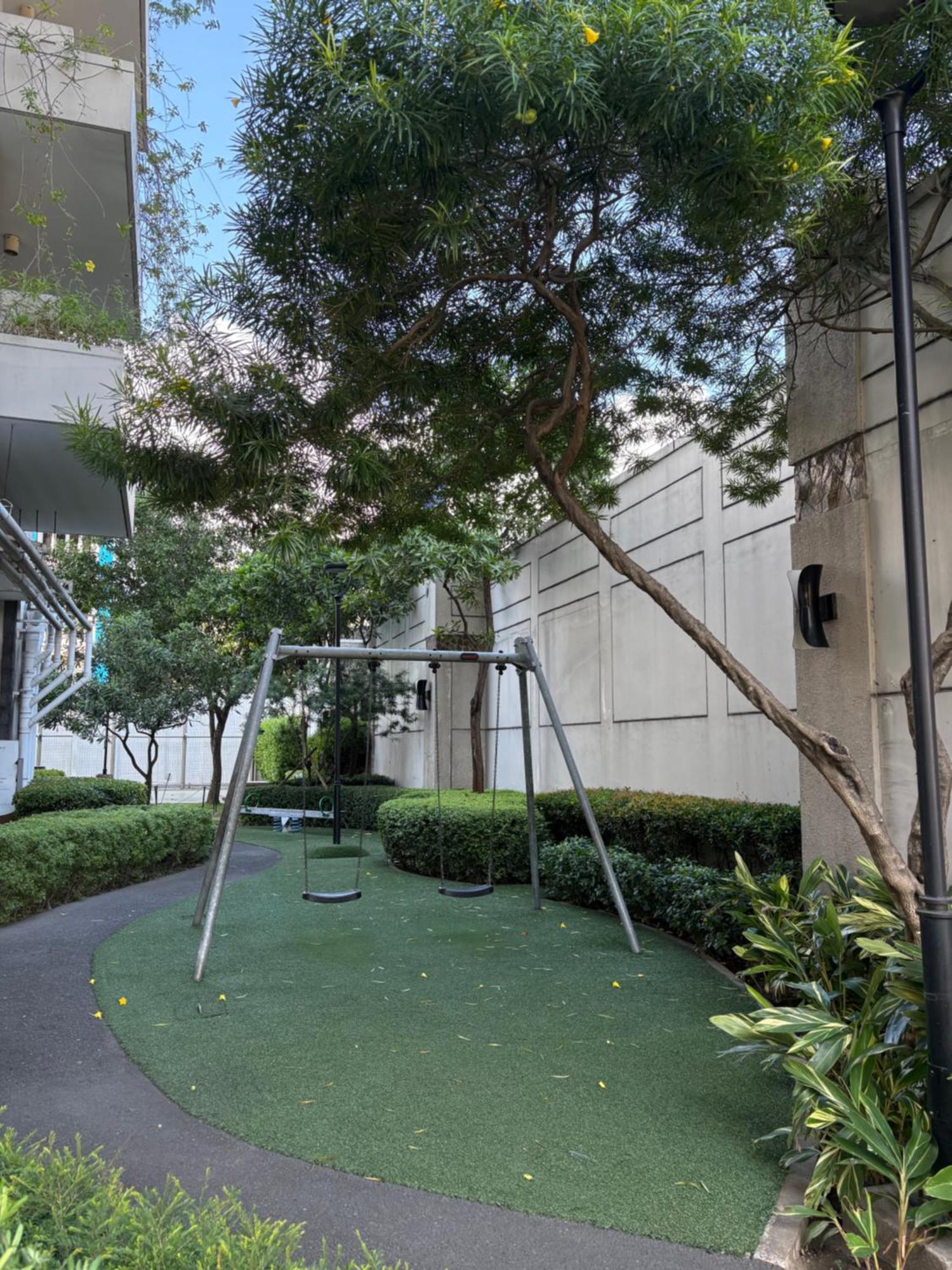 Spacious With Queen Size Bed And 15mins Away To Naiat3 Airport Apartment *