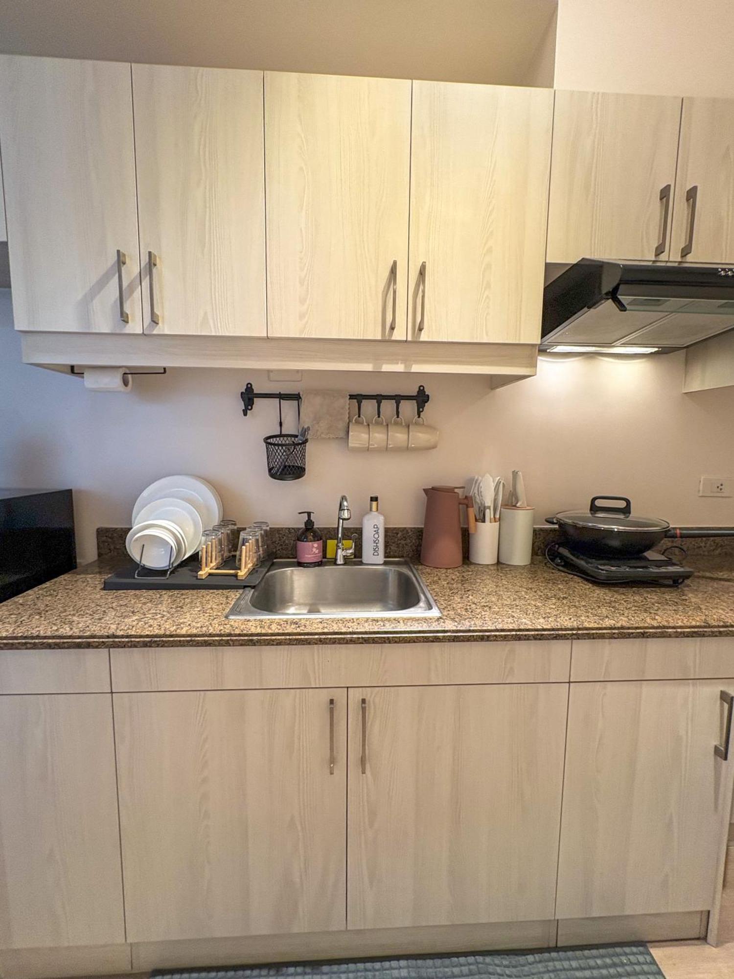 Spacious With Queen Size Bed And 15mins Away To Naiat3 Airport *