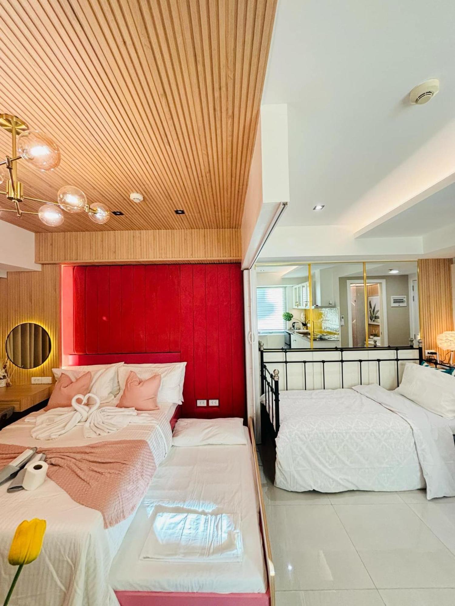 Urban At Azure Apartment