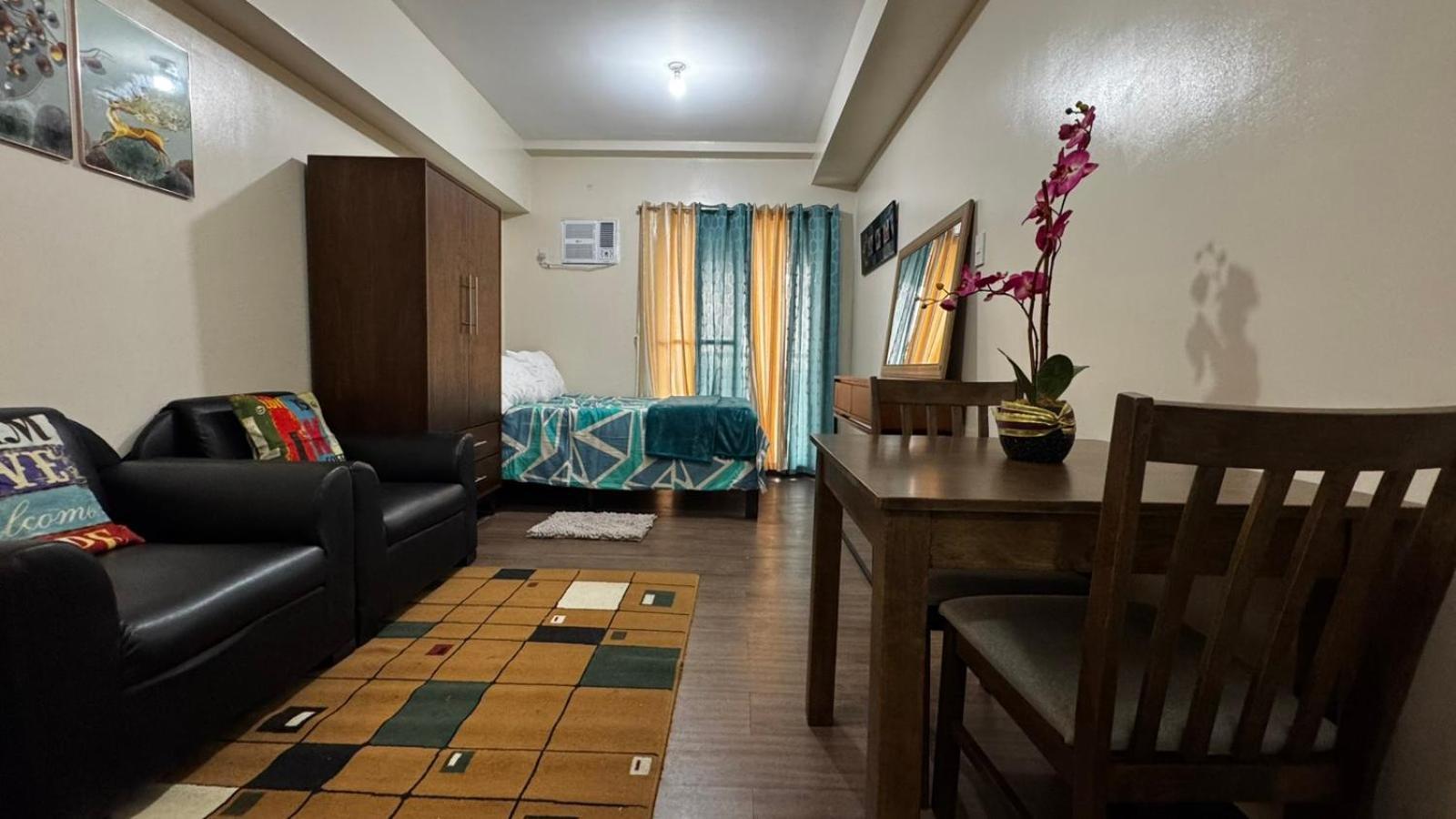 La Suitez 1420 I Skyline Views & Luxe Near Moa * Manila