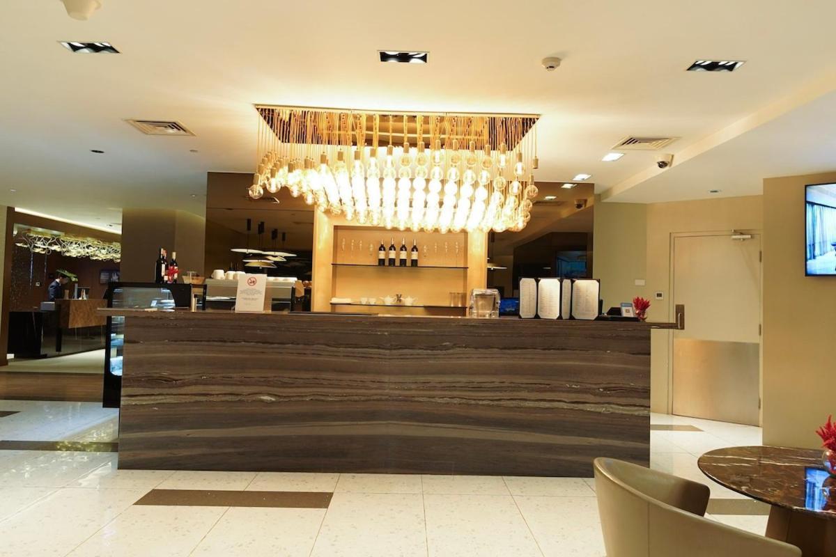 Standard Rockwell Skylineview Twin By Premiumstayph Apartment *
