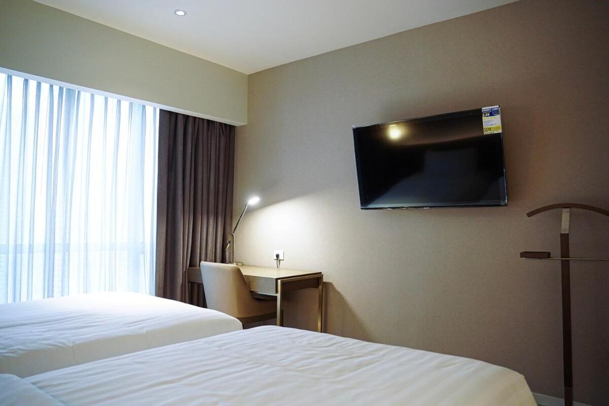 Standard Rockwell Skylineview Twin By Premiumstayph Apartment