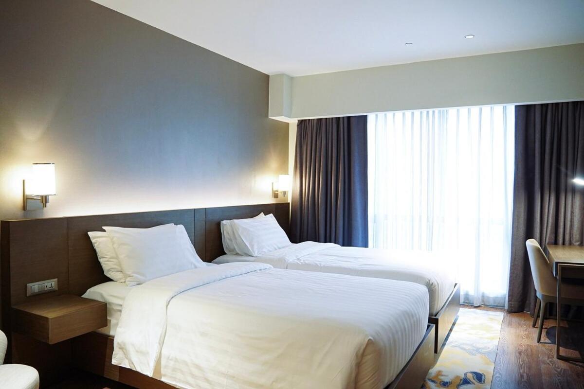 Apartment Standard Rockwell Skylineview Twin By Premiumstayph Manila