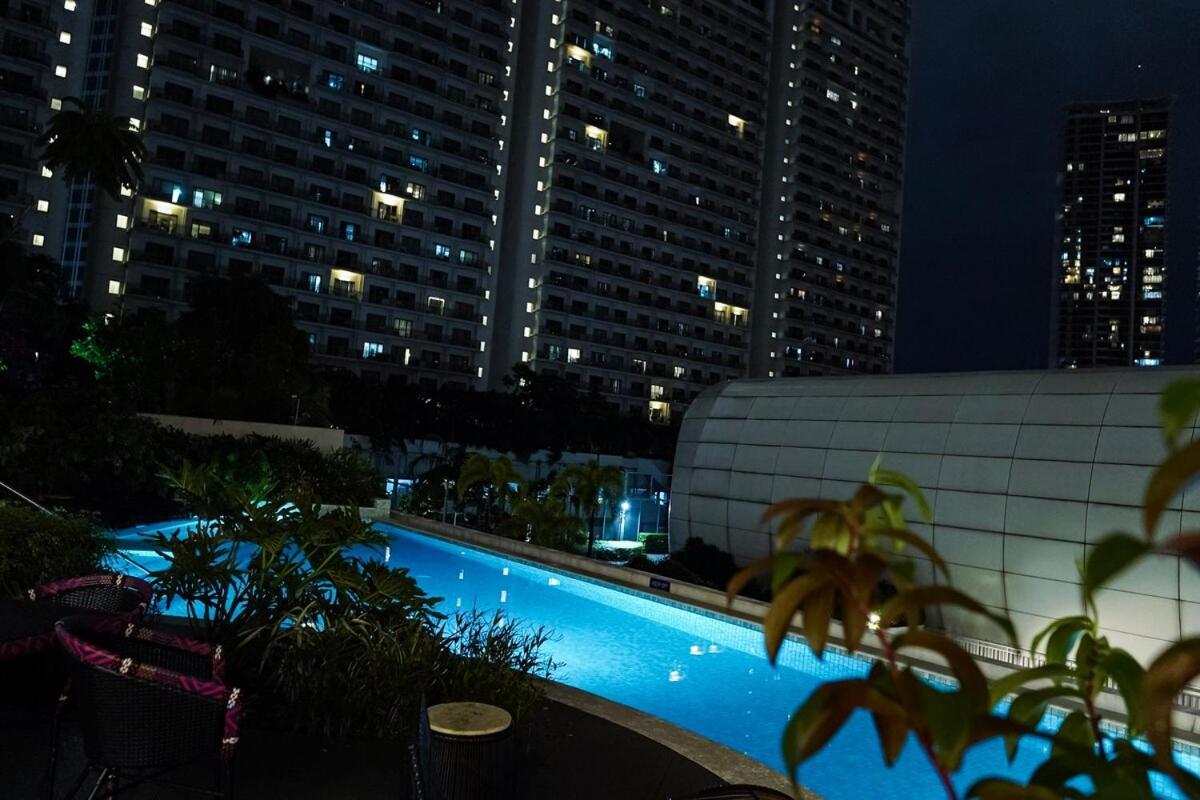Standard Rockwell Skylineview Twin By Premiumstayph *
