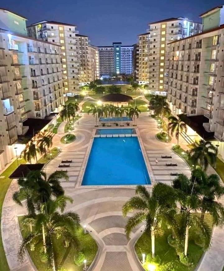 Apartment Field Residences *