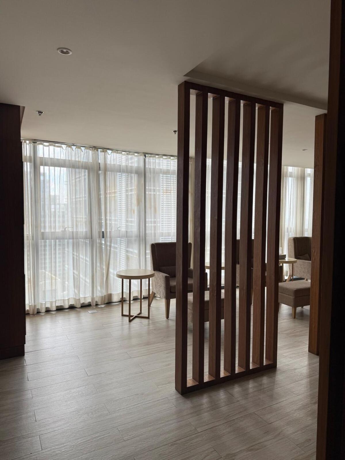 Luxurious Unit In Salcedo Apartment *