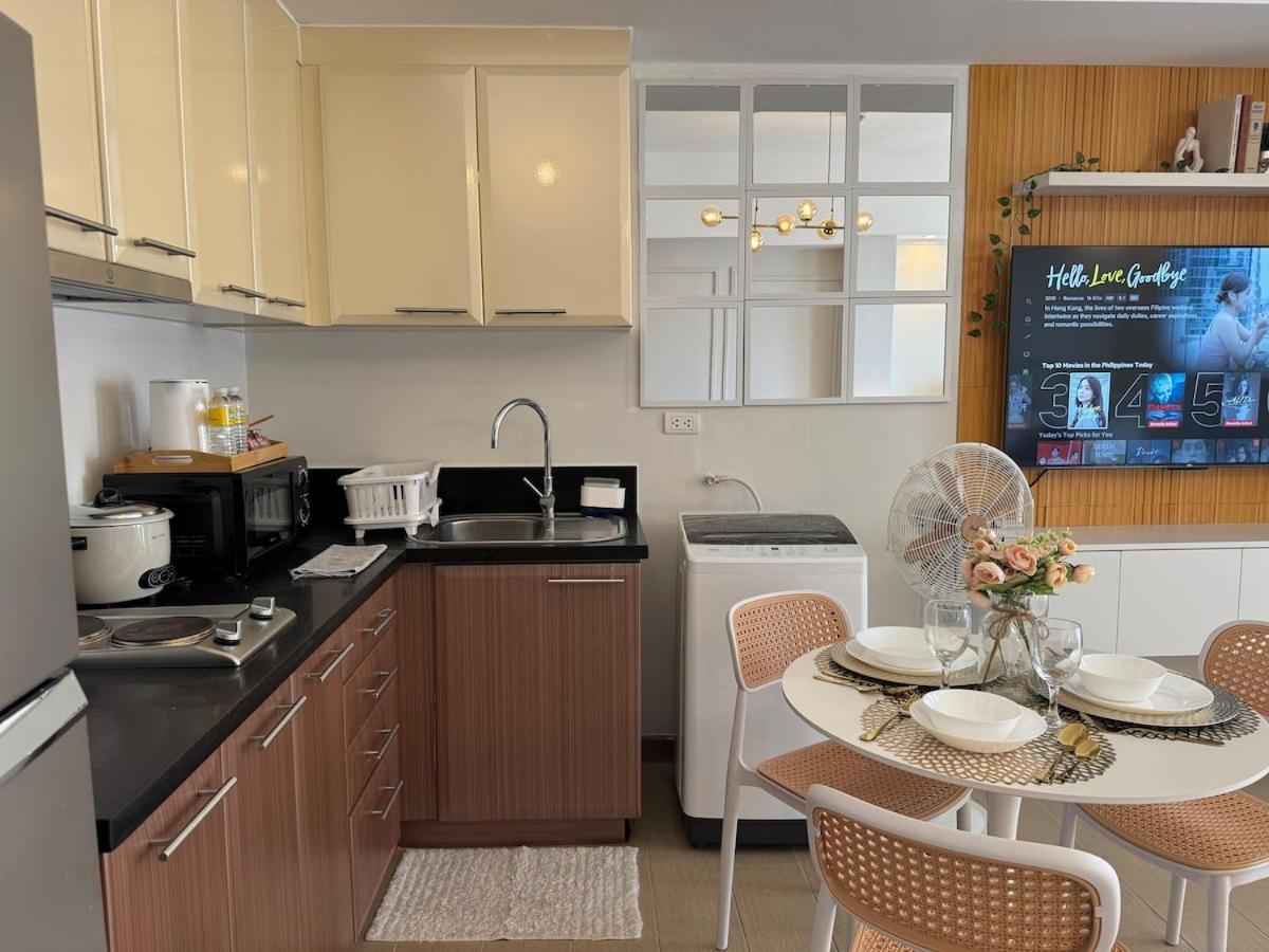 Apartment Chic Staycation With Balcony,few Step In Venice Mall Manila