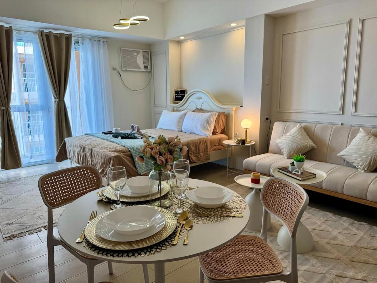 Chic Staycation With Balcony,few Step In Venice Mall *