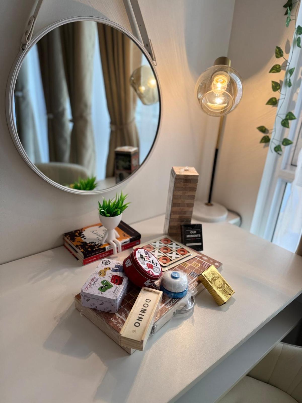Chic Staycation With Balcony,few Step In Venice Mall Apartment *