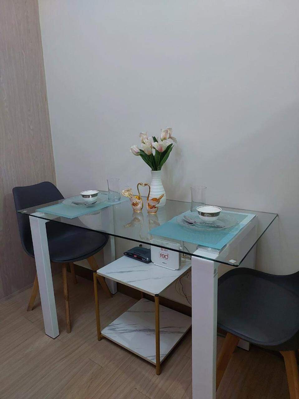 New Staycation In Trees Apartment *