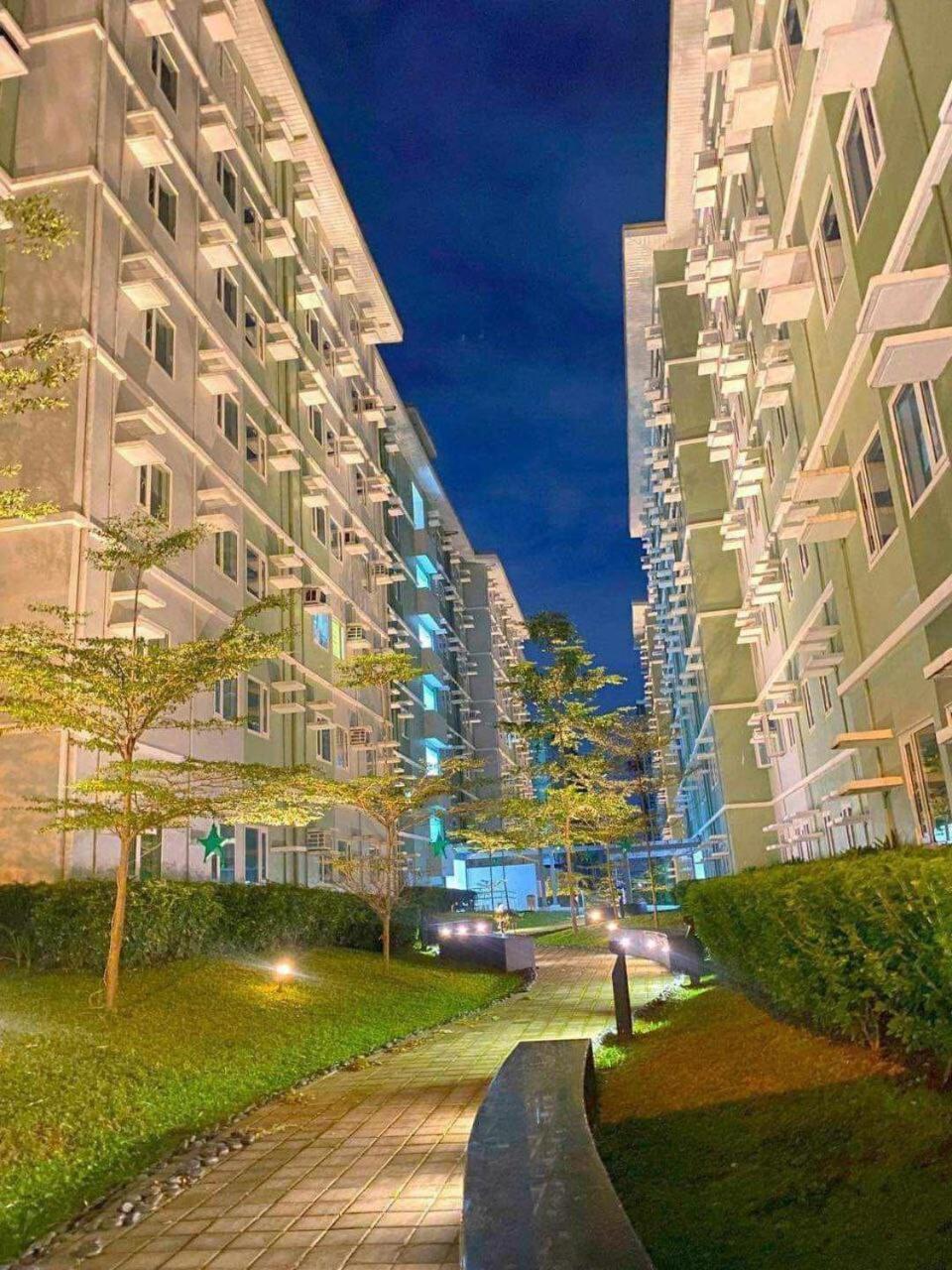 New Staycation In Trees Apartment *