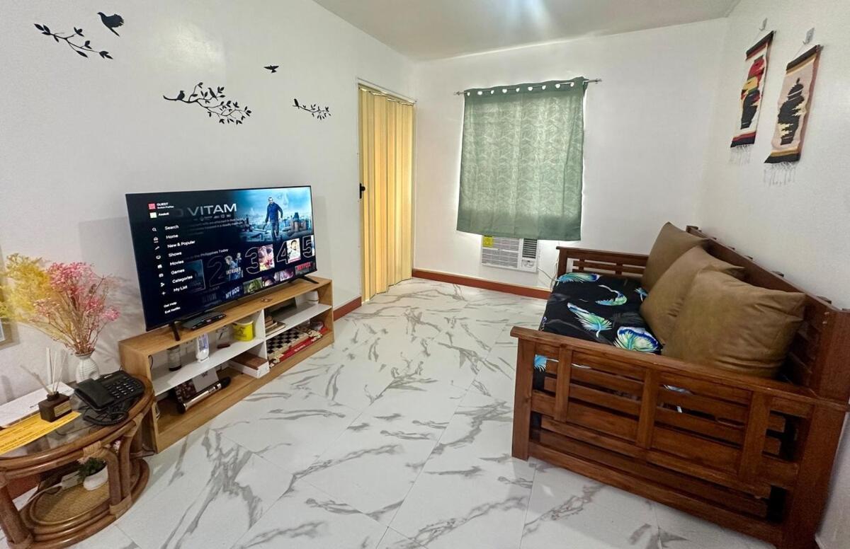 Homey Staycation With Parking Near Diliman, Katipunan, Commonwealth Manila