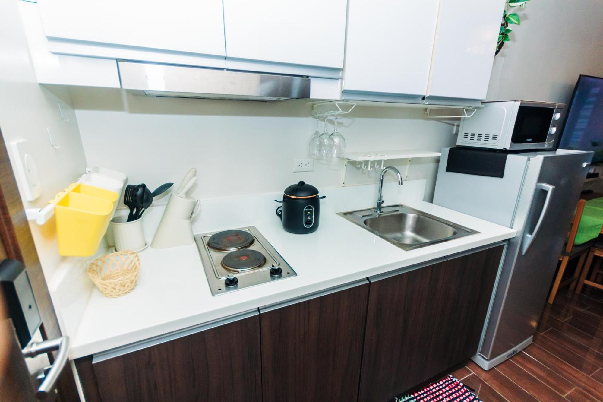 Quirky Urban Luxury Nest 1 Blazing Fast 300mbps Apartment Manila