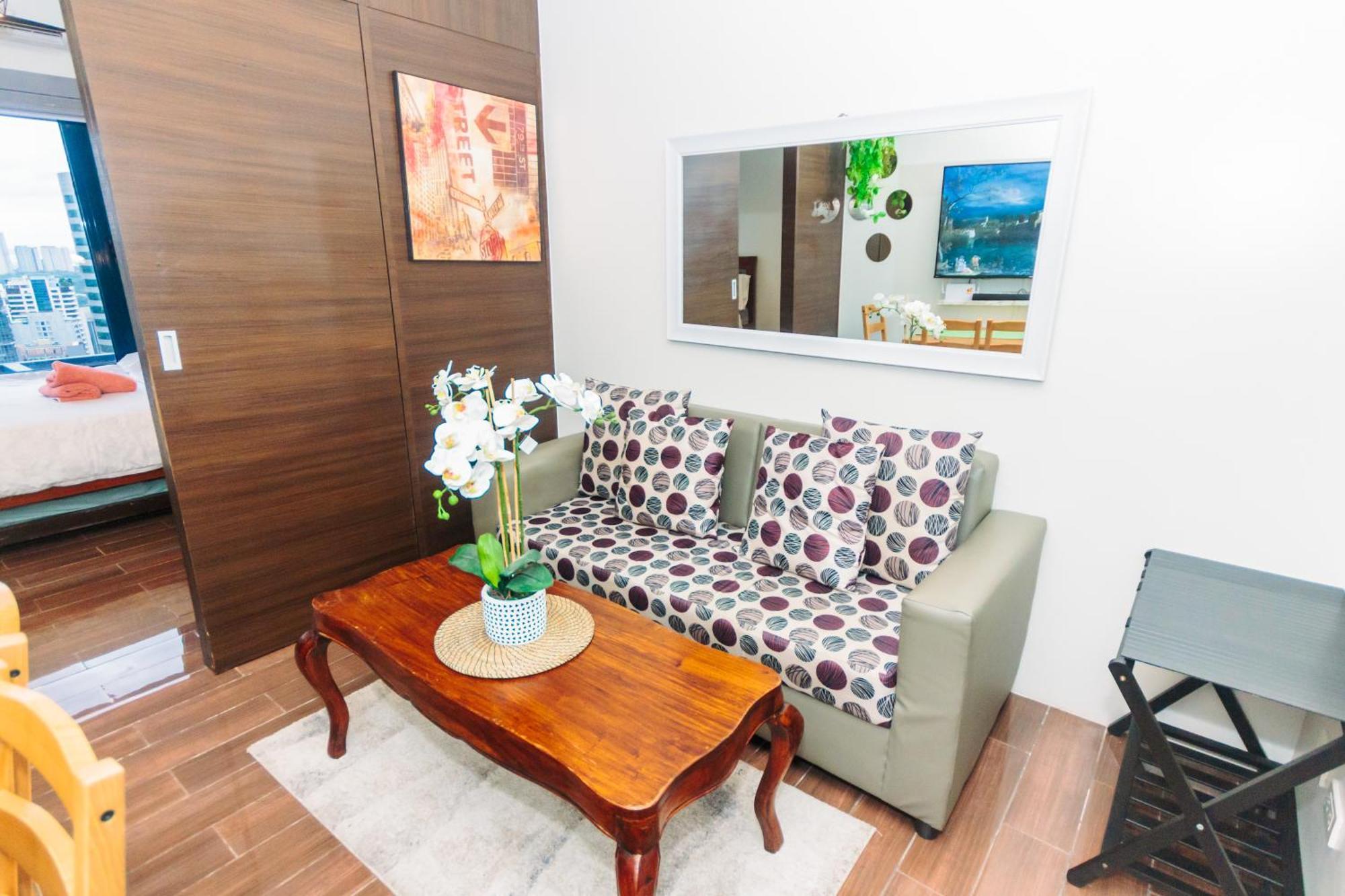 Quirky Urban Luxury Nest 1 Blazing Fast 300mbps Apartment *