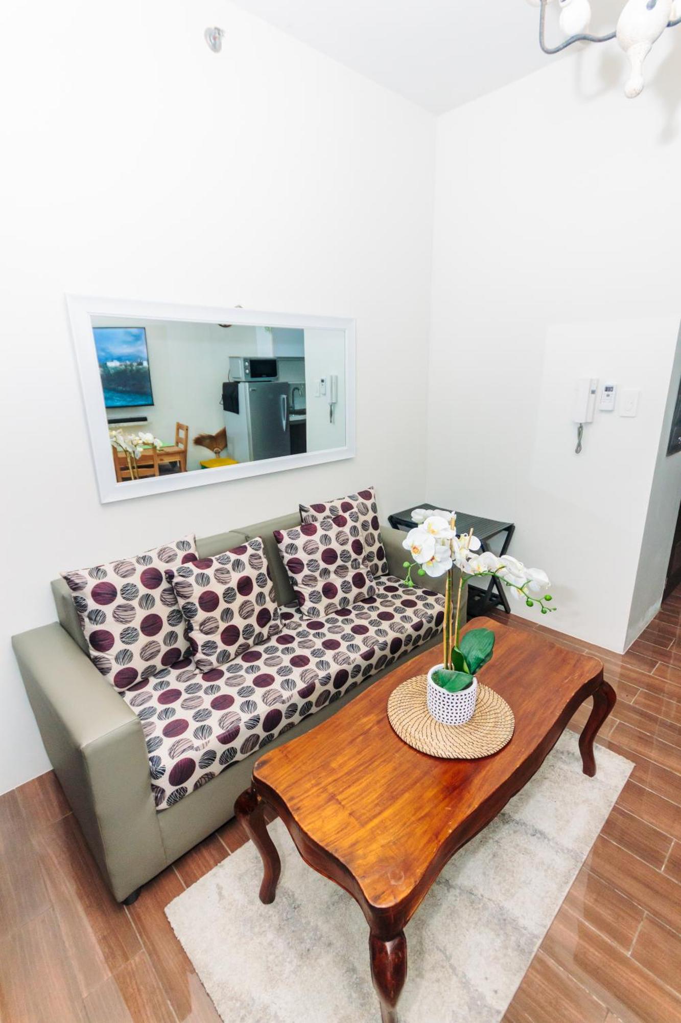 Quirky Urban Luxury Nest 1 Blazing Fast 300mbps Apartment