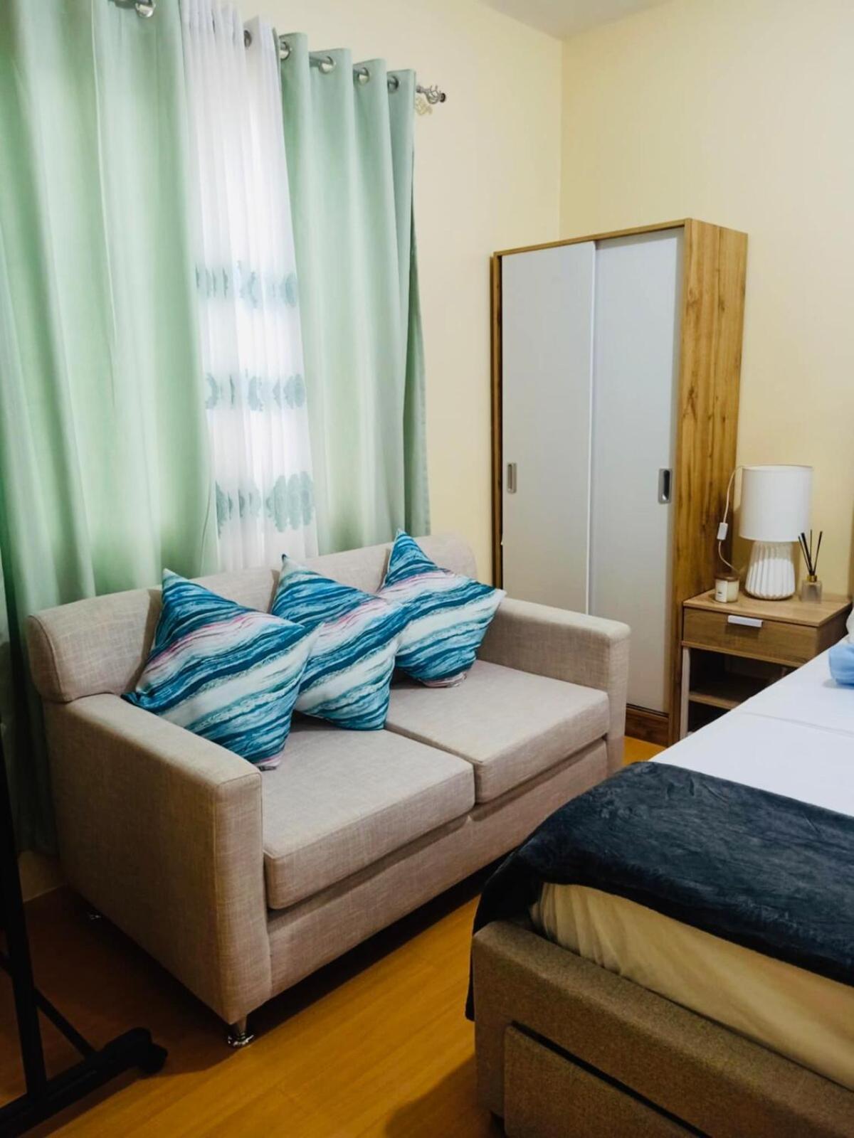 Coho The Hermosa - Staycation Unit And Balcony View With Swimming Pool And Open Court Access Apartment Manila