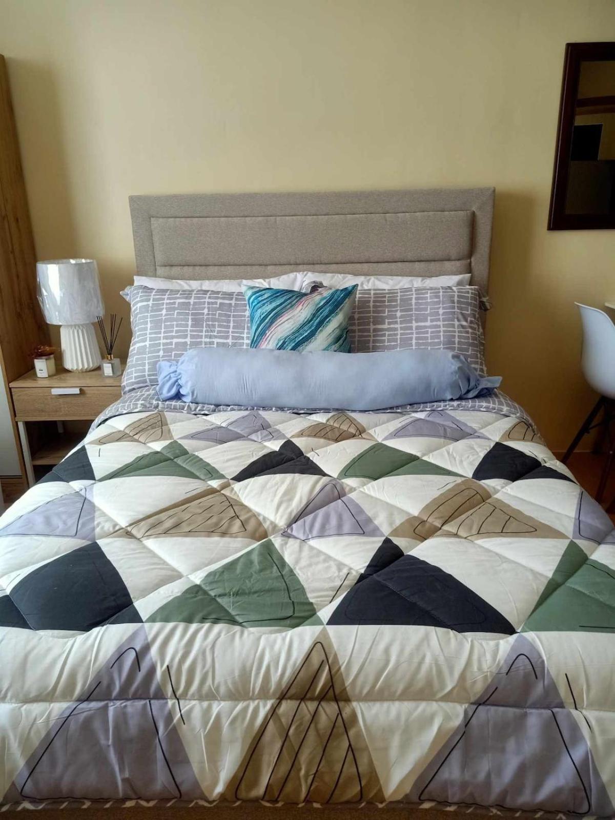 Coho The Hermosa - Staycation Unit And Balcony View With Swimming Pool And Open Court Access Manila