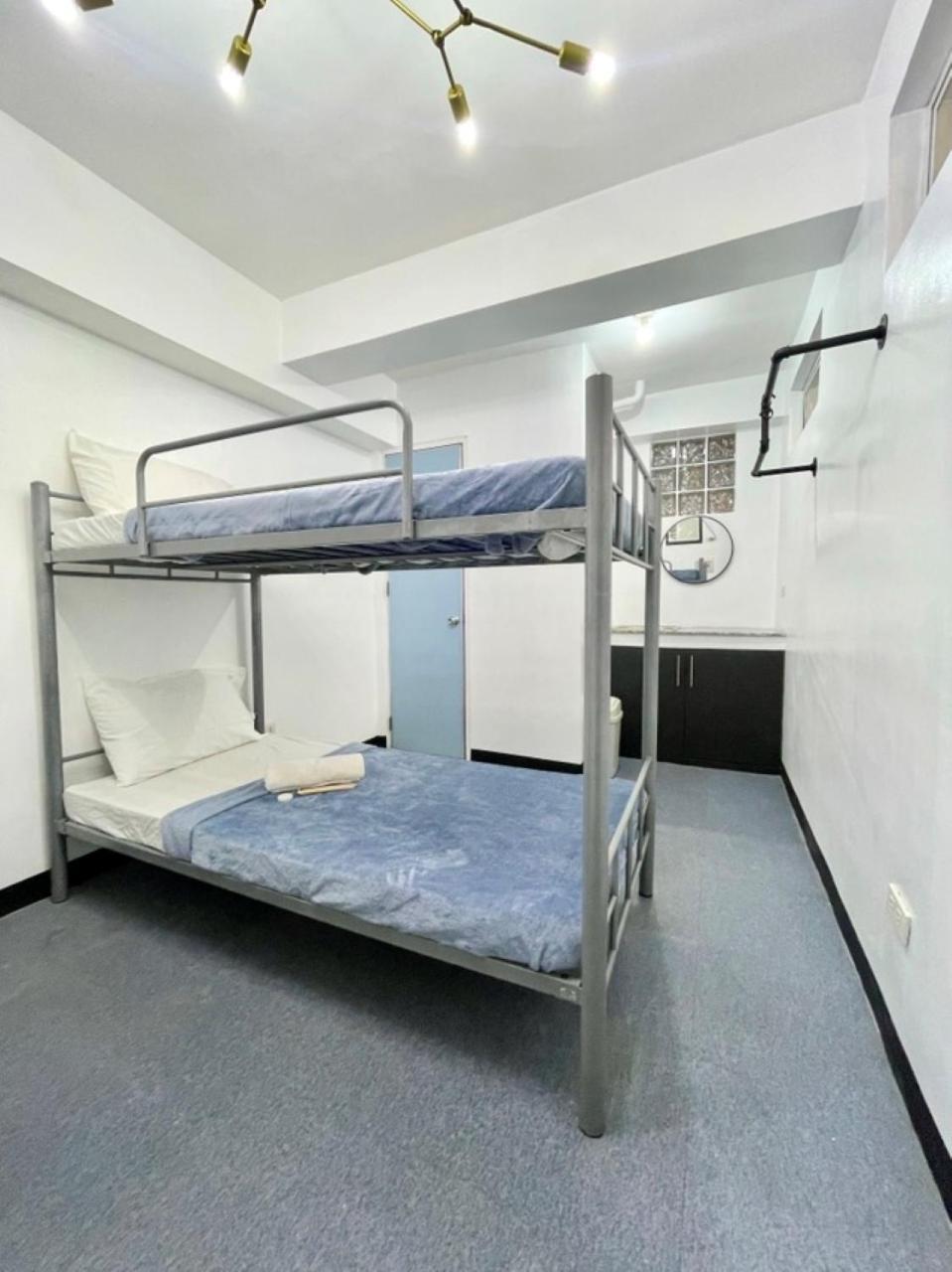 Hostel Cedar House *